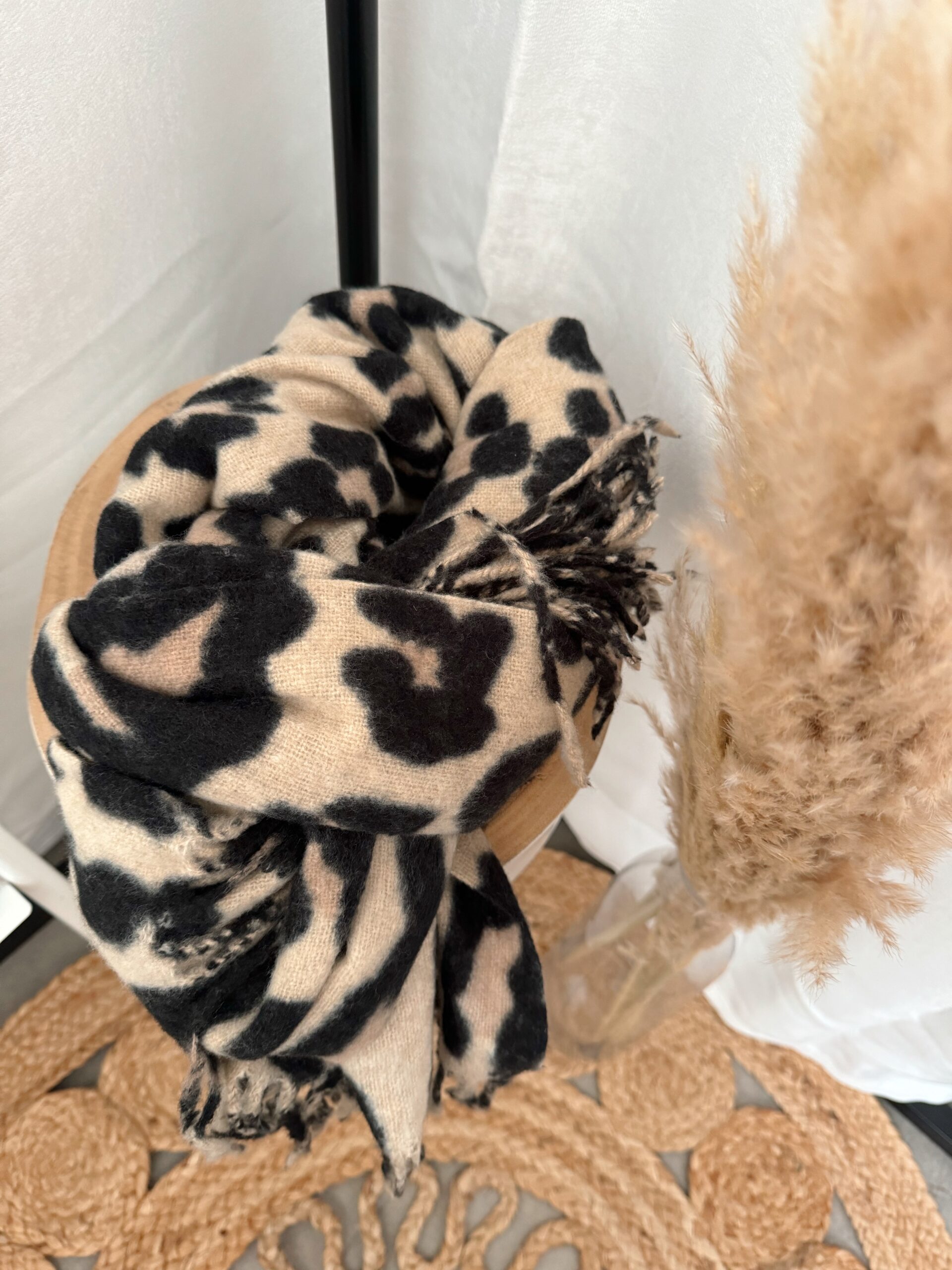 0183 lookforward x Sarah Leo Schal - Image 3