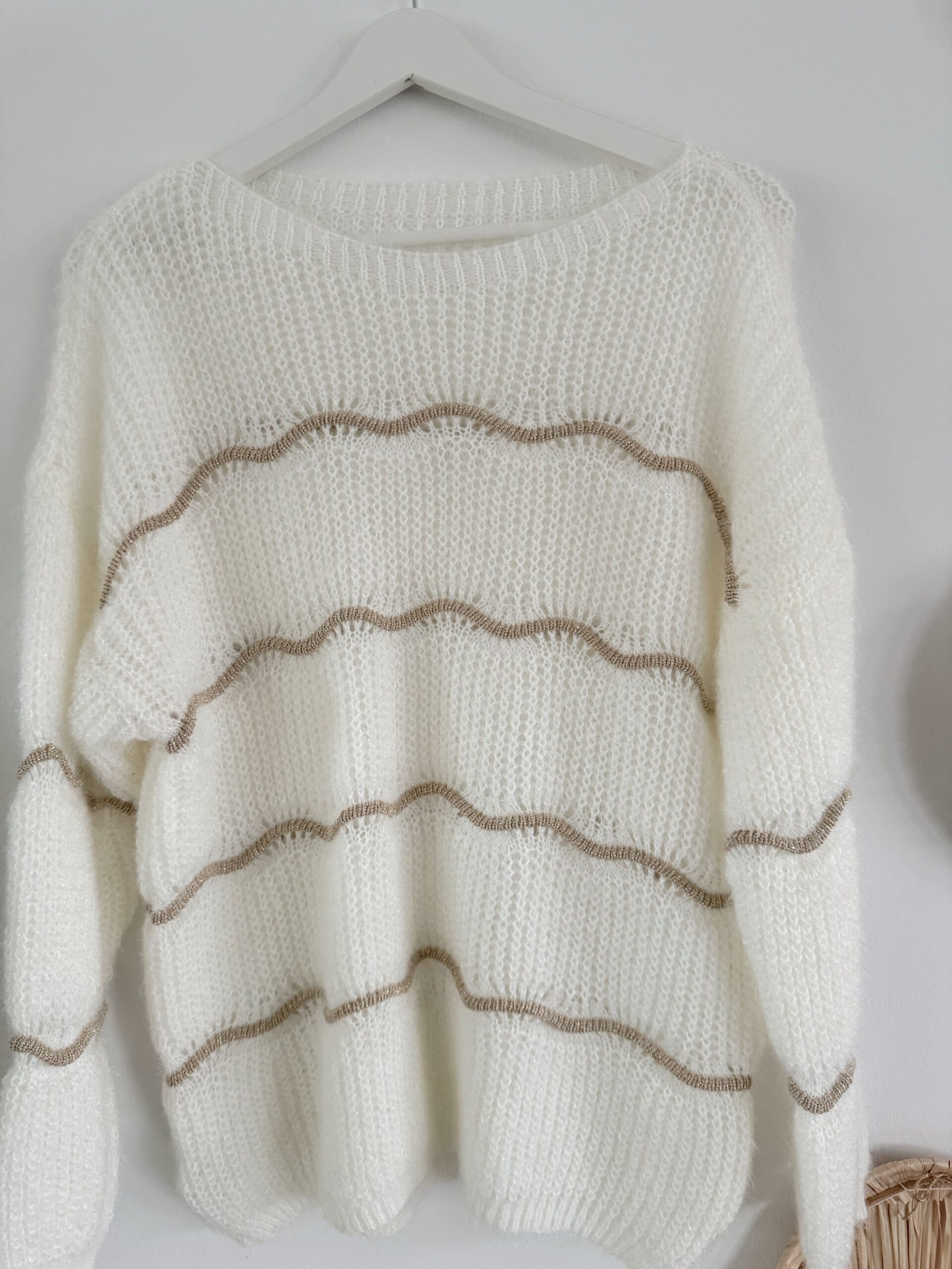 0238 lookforward x Sarah Pullover mit Goldstreifen - Image 3