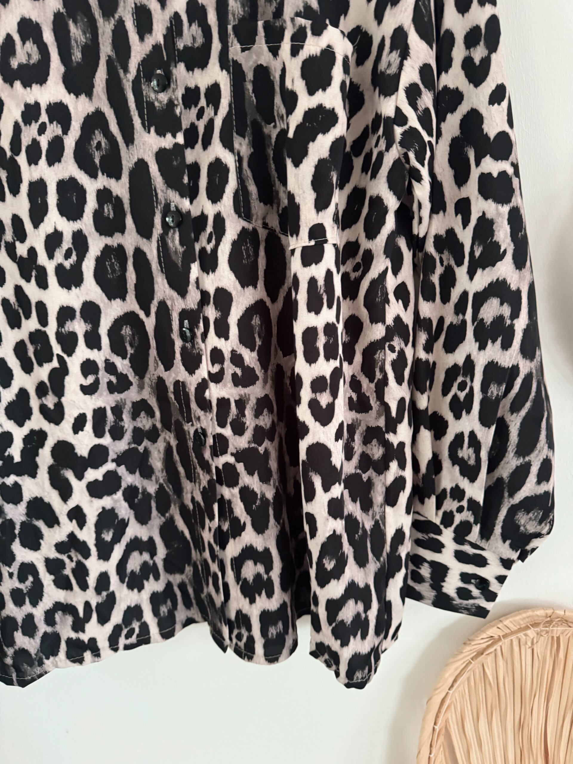 0233 lookforward x Sarah Leo Bluse – Bild 5