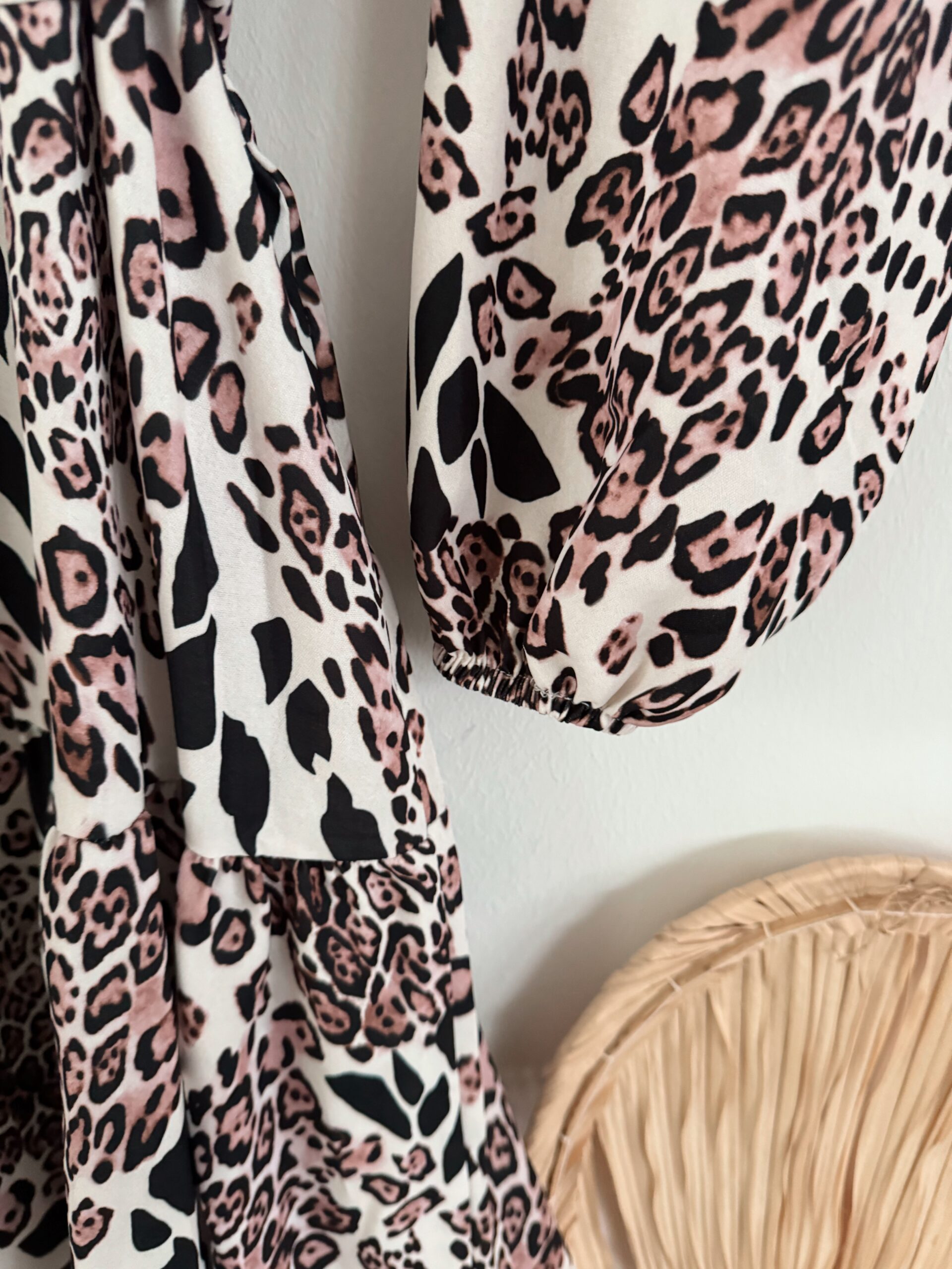 0236 Hemdblusenkleid mit Leo Print braun – Bild 8