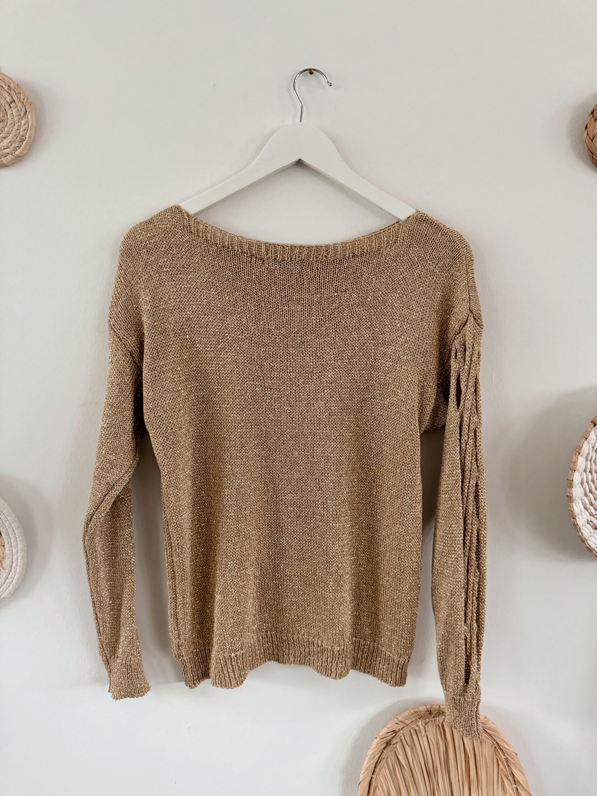 0246 Glitzerpulli mit Cut Outs in gold - Image 5